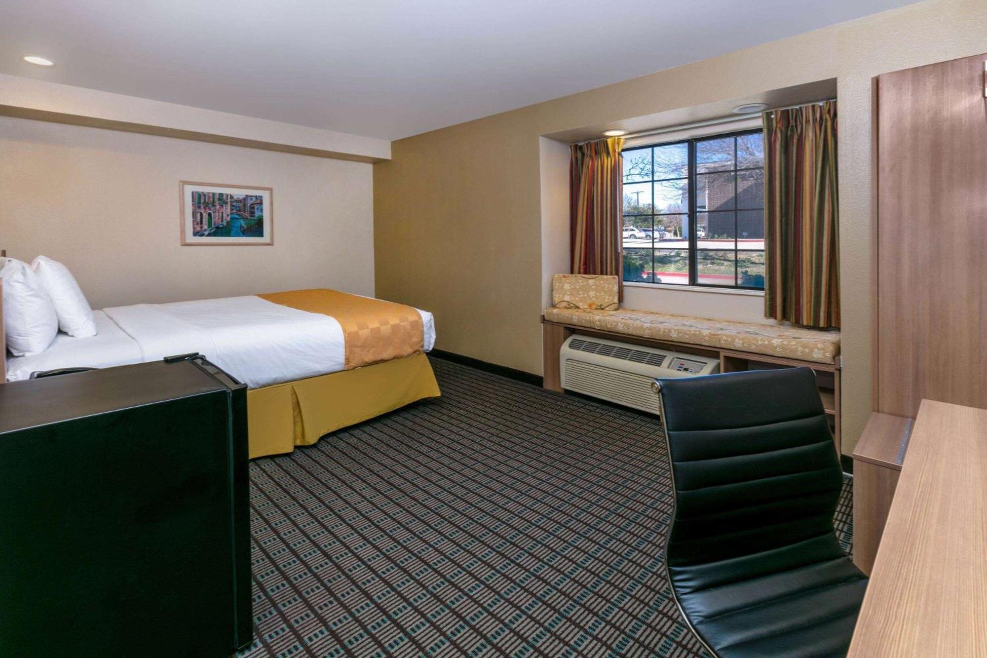 Travelodge By Wyndham Arlington/Dallas Area Eksteriør billede