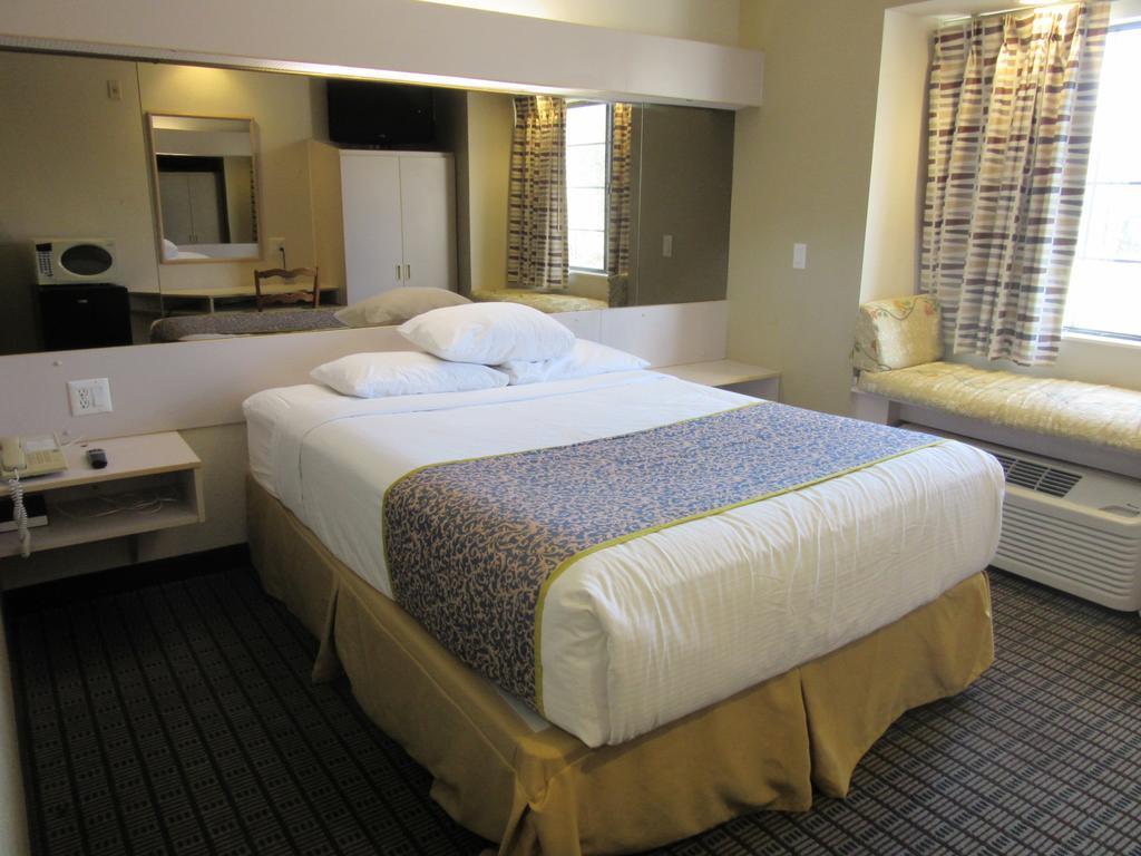 Travelodge By Wyndham Arlington/Dallas Area Eksteriør billede