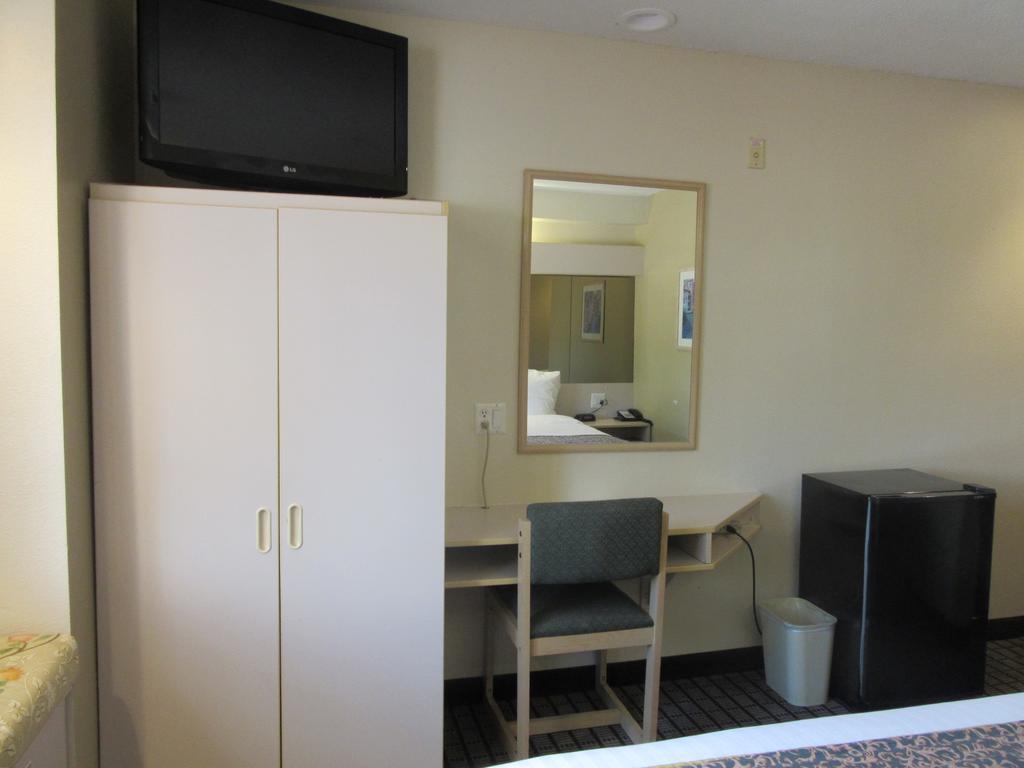 Travelodge By Wyndham Arlington/Dallas Area Eksteriør billede