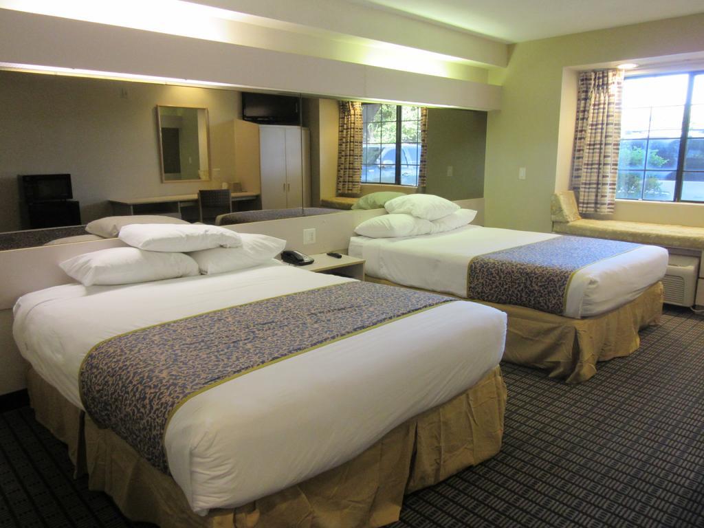 Travelodge By Wyndham Arlington/Dallas Area Eksteriør billede